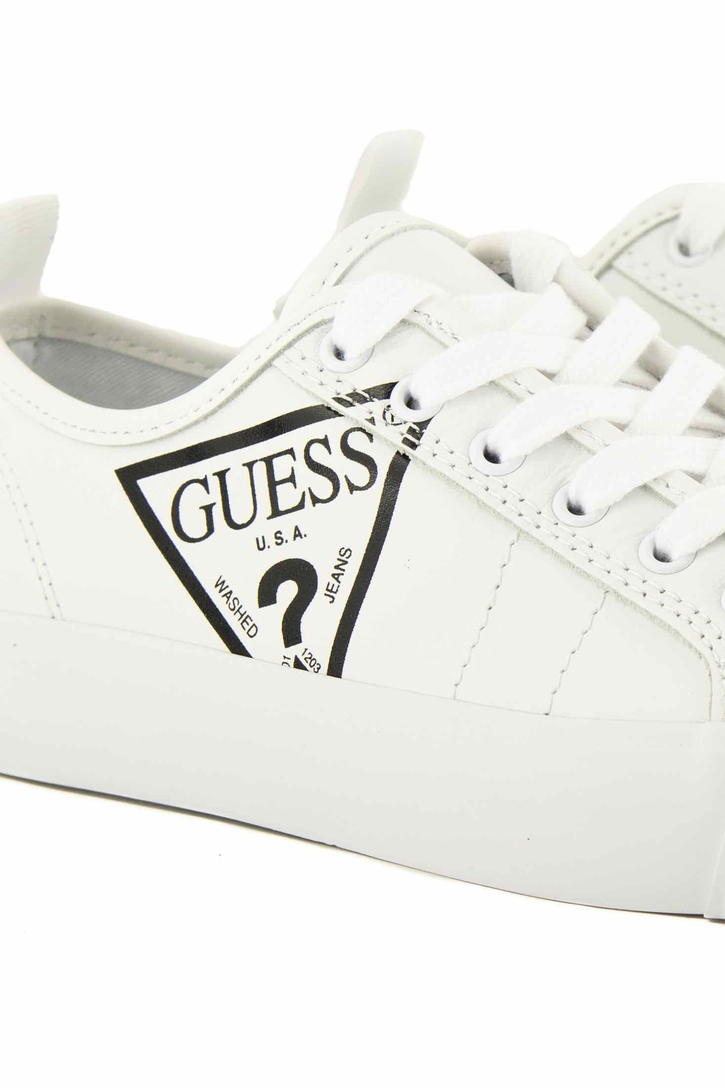 Guess Scarpe sneakers donna con triangolo logo bianco